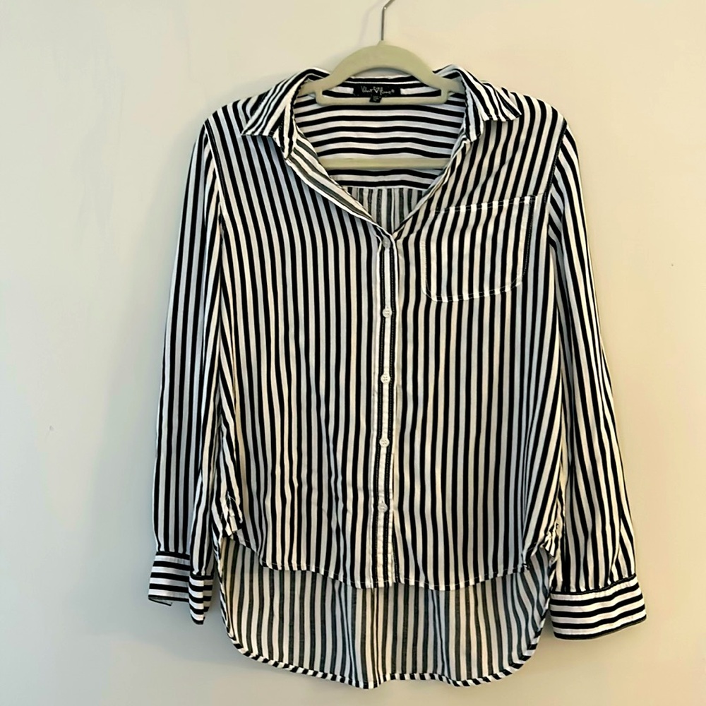 Velvet Heart women’s 100% Rayon striped Bavy/ White dress shirt
